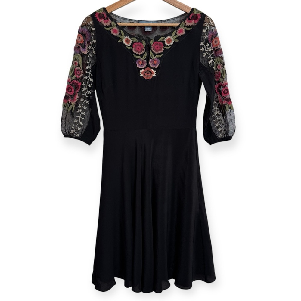 Lil Anthropologie 100% Silk Floral Embroidered‎ Dress